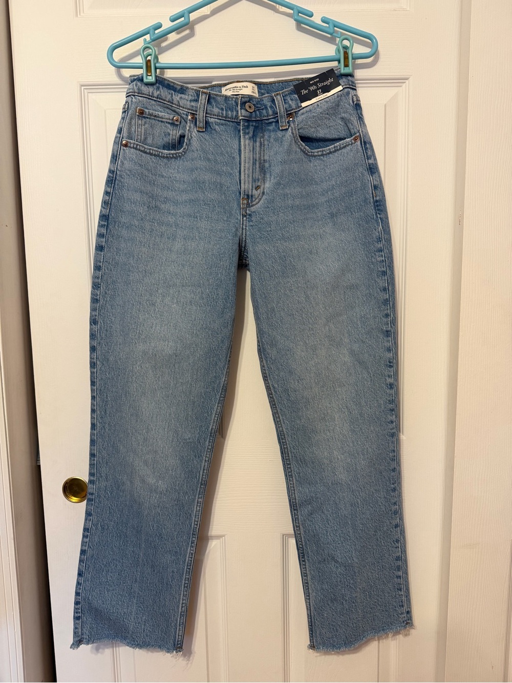 NWT Abercrombie & Fitch Curve Love Mid Rise The '90s Straight Jeans - 27 Short